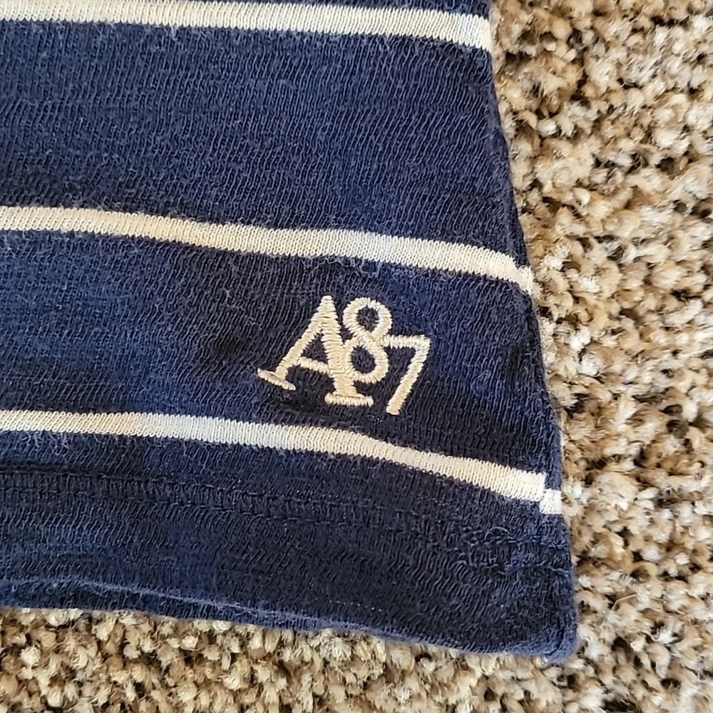 Aeropostale Womens V Neck Shirt M Striped Blue White Short Sleeve - Picture 3 of 4